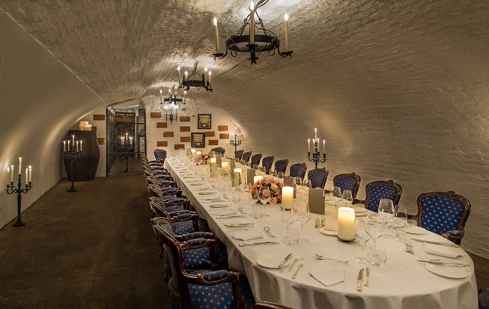 The Wine Cellar A stylish Green Park private dining room to Hire